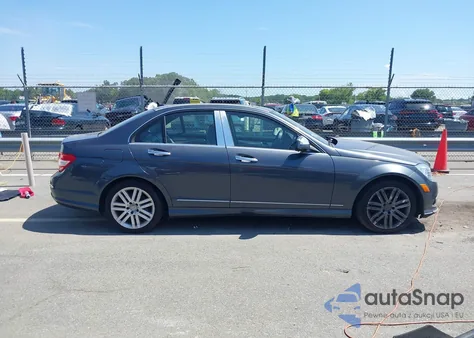 2008 Mercedes-Benz C 300 Luxury/Sport z USA, uszkodzony, nr VIN WDDGF54X78F020780